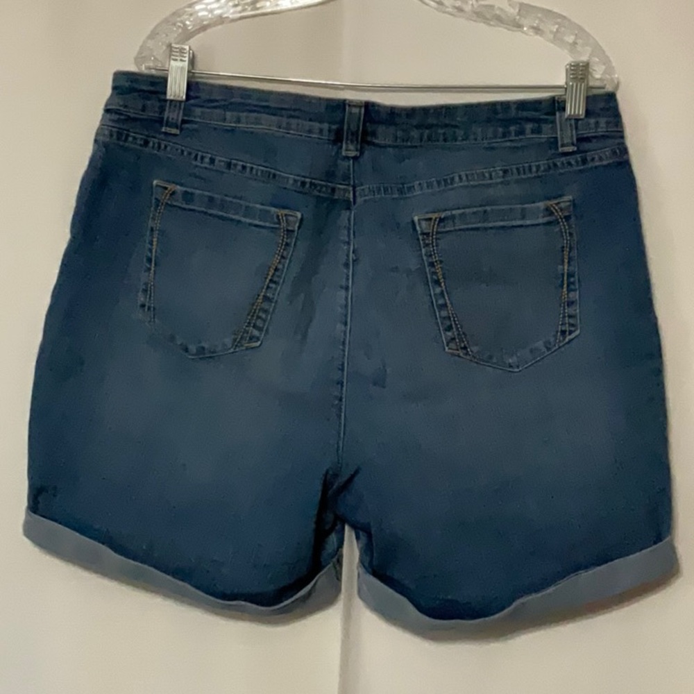 croft & barrow Classic Fit Jean Shorts Size 16 Women - Picture 2 of 6